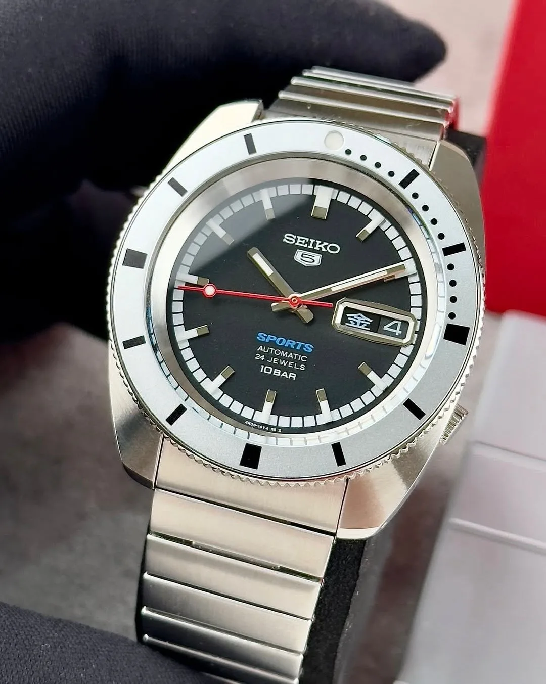 img_5395 MONTRE HOMME SEIKO 5 Sports 1968 Re-Creation SRPL05K1 Limited Edition – Image 1